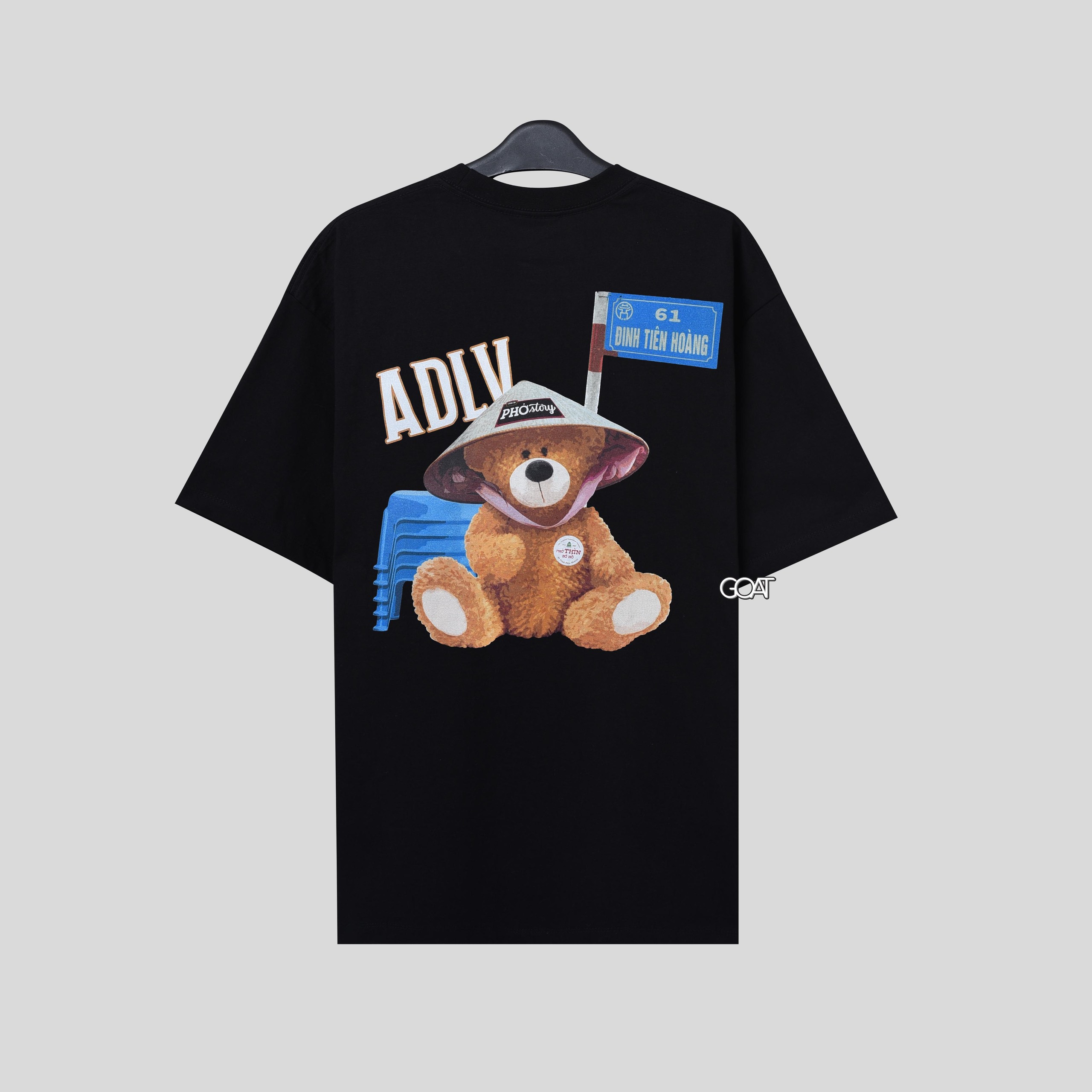 ADLV X PHO STORY ROAD SIGN BEAR TSHIRT - BLACK