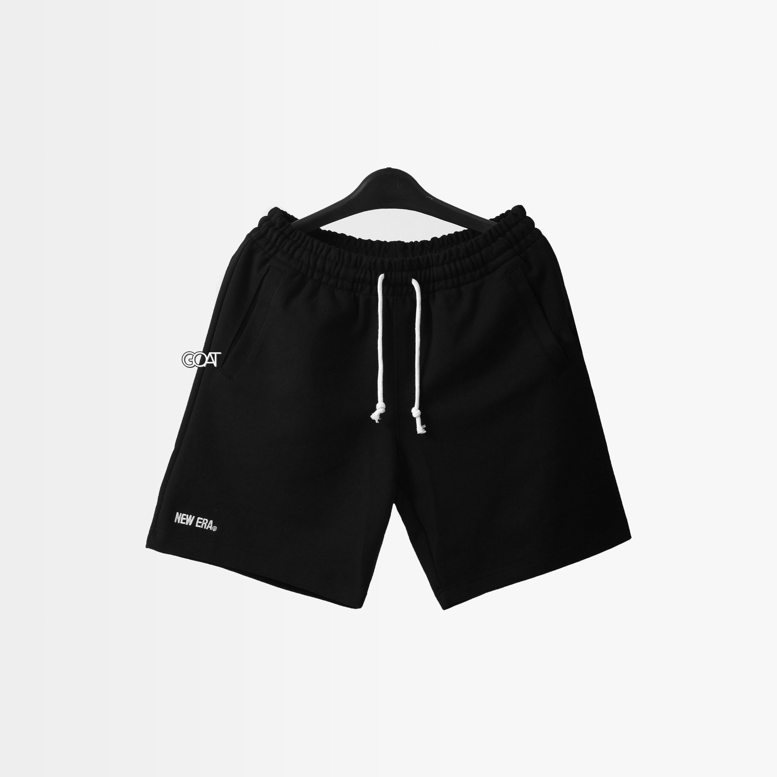 NEW ERA ESSENTIAN HALF SHORT - BLACK