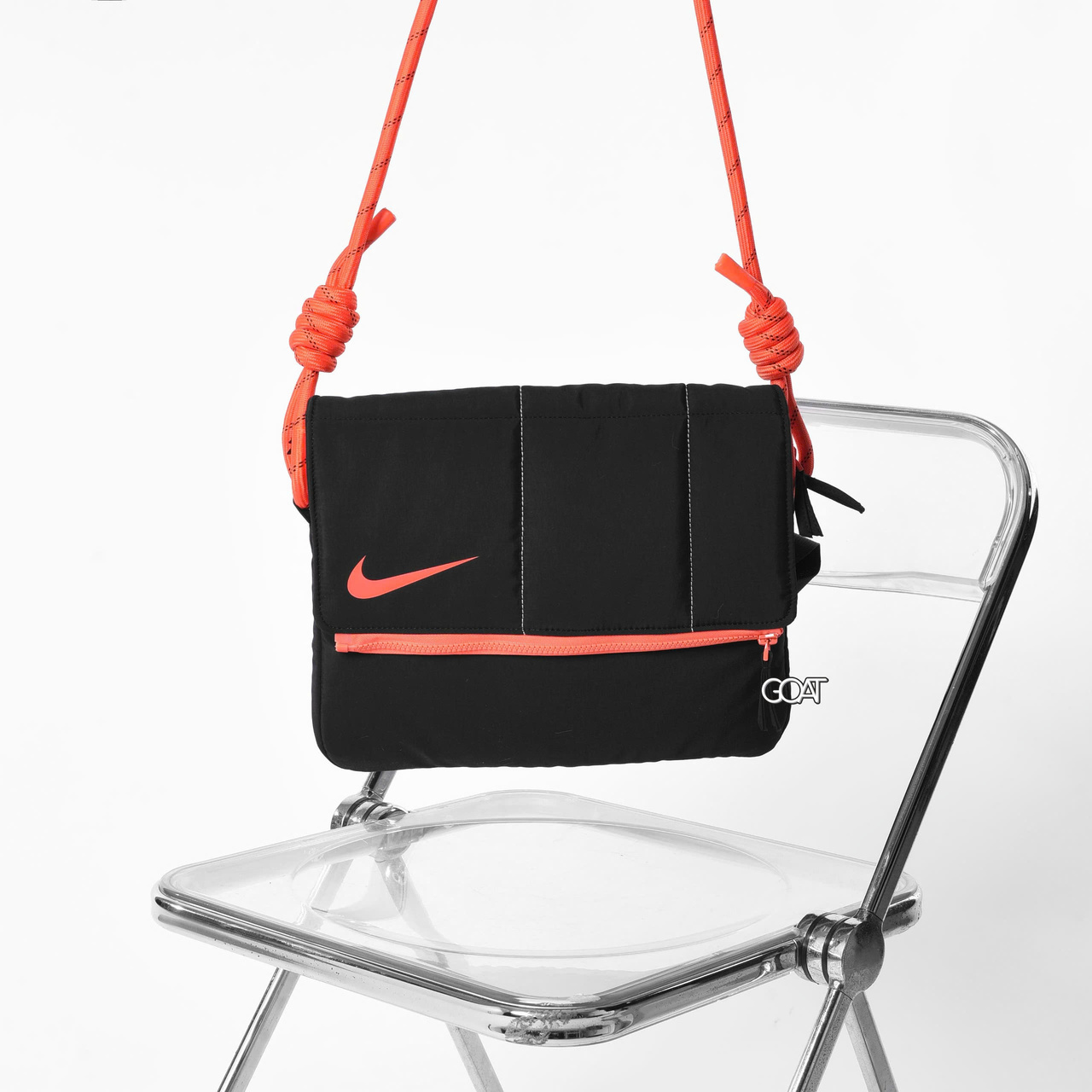 NIKE VIP MEMBER CROSSBAG - BLACK