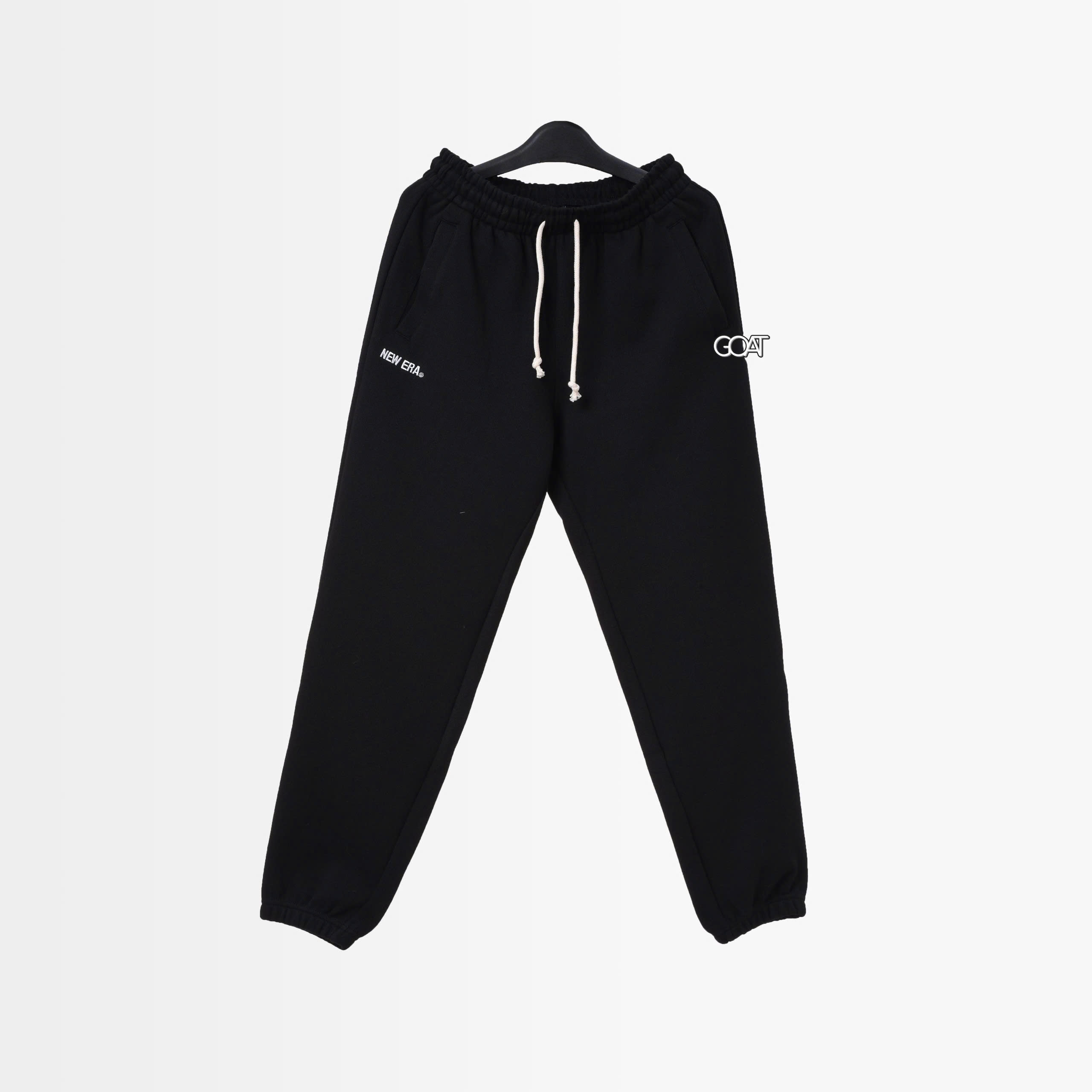 NEW ERA ESSENTIAL JOGGER - BLACK
