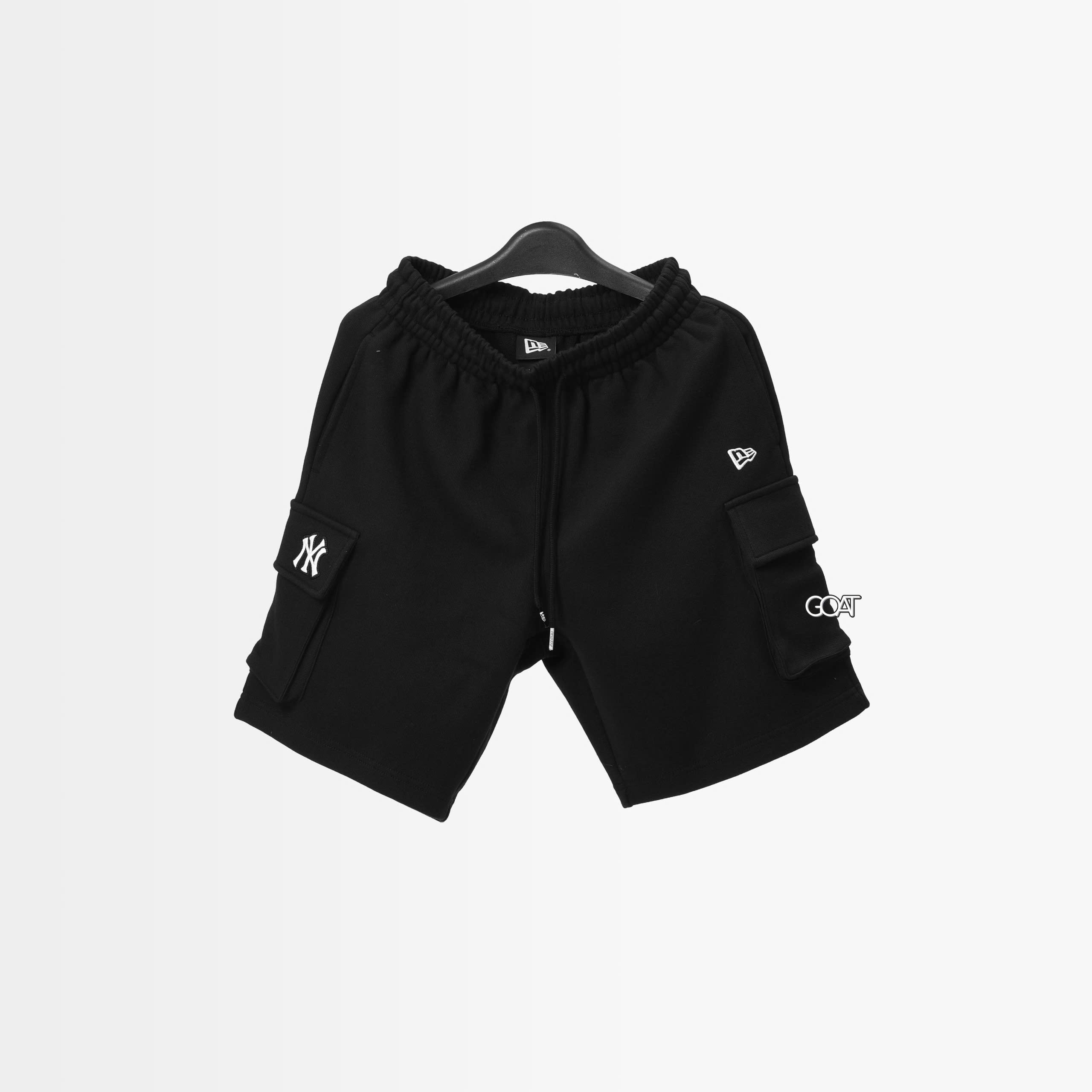 NEW ERA CARGO SHORT - BLACK