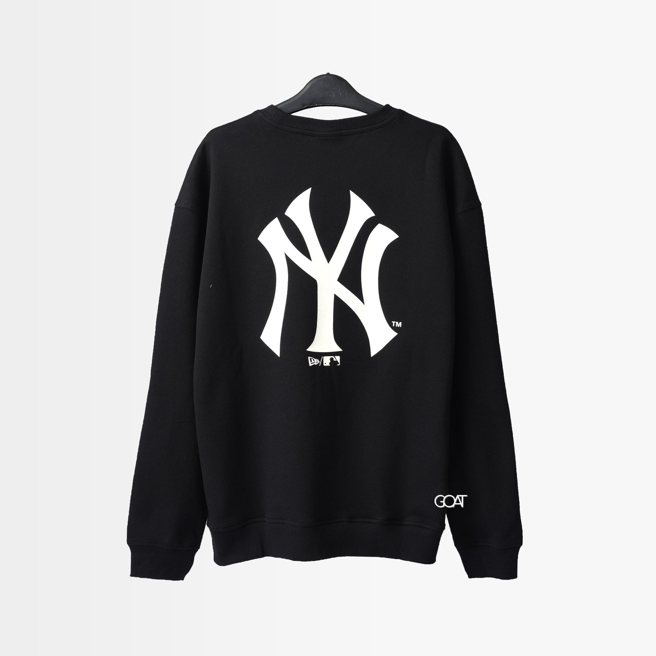 NEW ERA BIG LOGO SWEATER - BLACK
